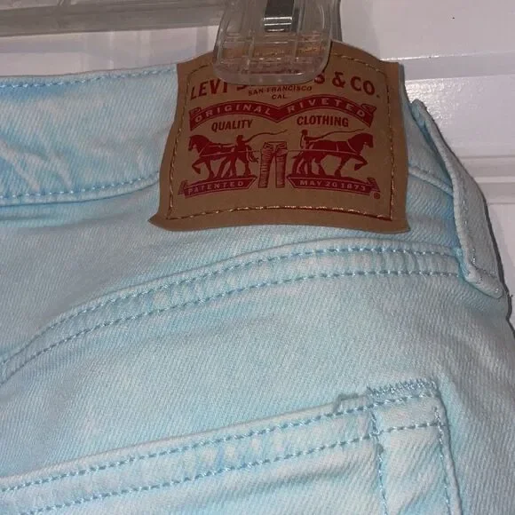 Levi’s wedgie Jean shorts  - Picture 5 of 6
